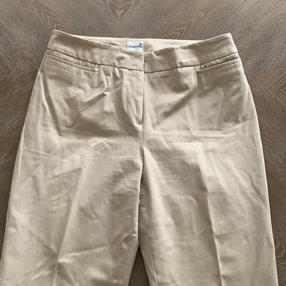 CHICO’S Cropped Rolled Up Kaki Pants 1=8 - Picture 5 of 8